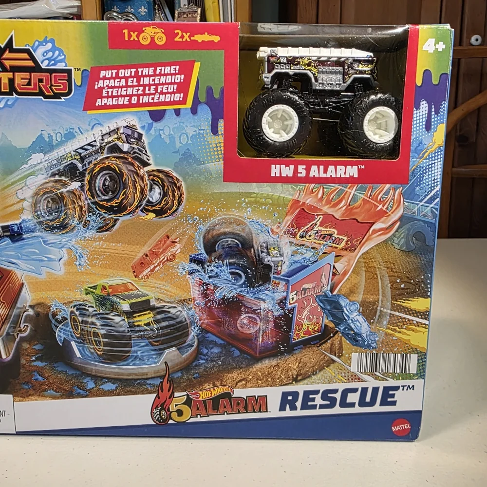 Hot Wheels Monster Trucks Arena Smashers Color Shifters 5 Alarm Rescue NEW Box